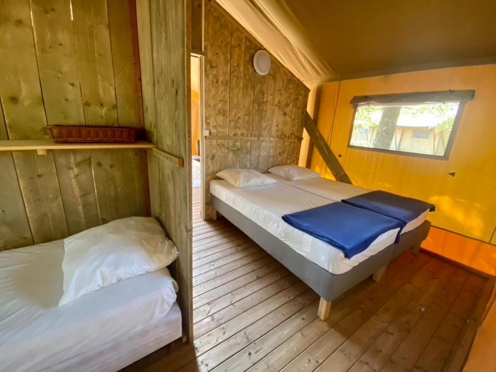 Camping La Kahute - Tente Lodge Au Coeur De La Foret Carcans Eksteriør billede