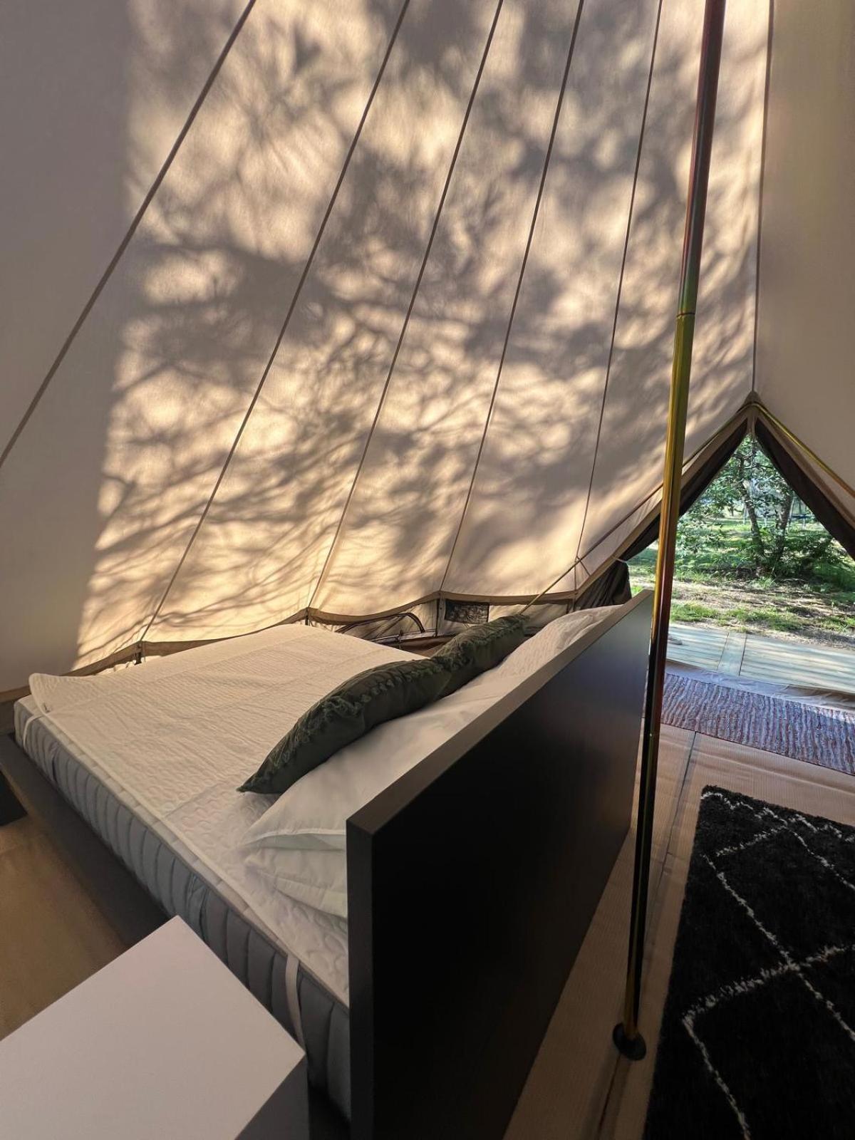 Camping La Kahute - Tente Lodge Au Coeur De La Foret Carcans Eksteriør billede
